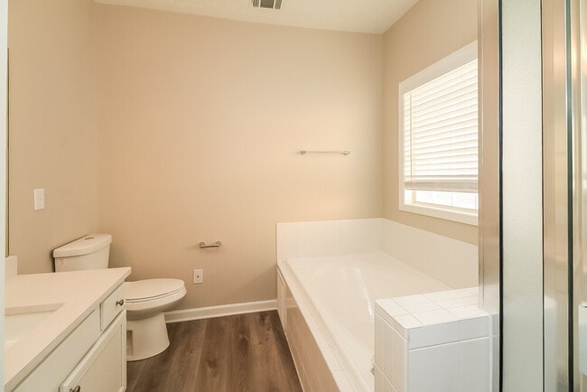 Building Photo - 7567 Winderemere Park