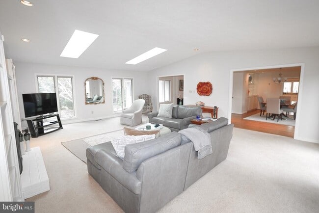 Building Photo - 6025 Orris St