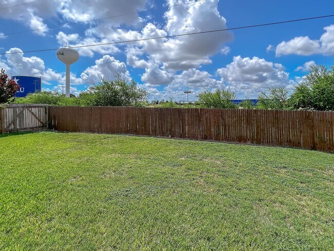 Building Photo - One-Story Home with Office in Bridlewood P...