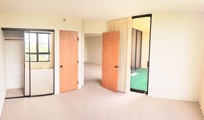 Building Photo - Salt Lake Plaza Landmark 1 Bedroom 1 Bathr...