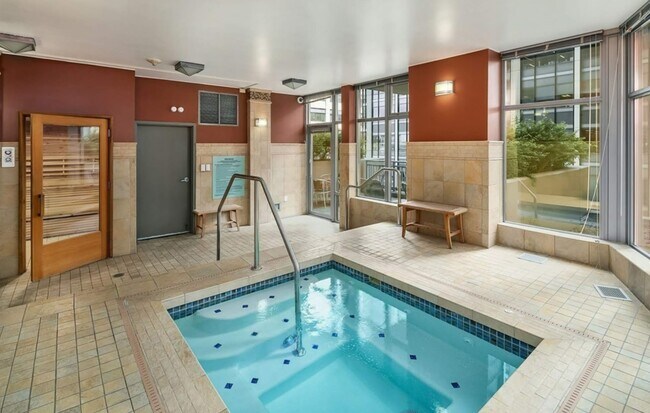 Hot tub and Sauna. Available for use at all times. - 819 Virginia St
