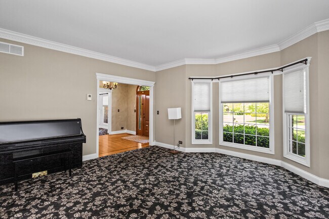 Building Photo - 4N475 S Robert Frost Cir