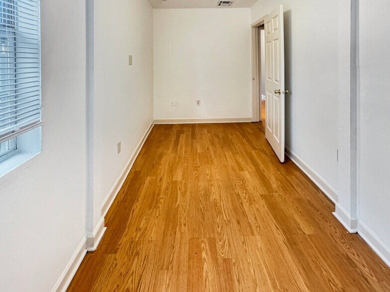 Building Photo - 2114 Feliciana St