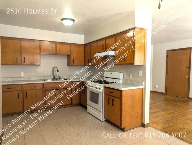 Building Photo - 2510 Holmes St