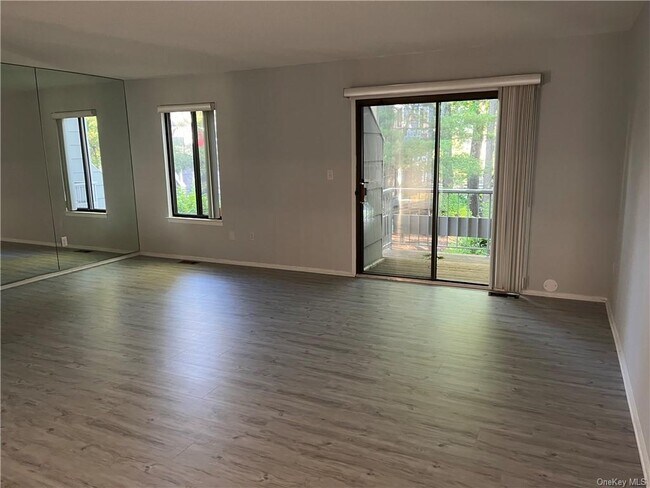 Building Photo - 161 Treetop Cir