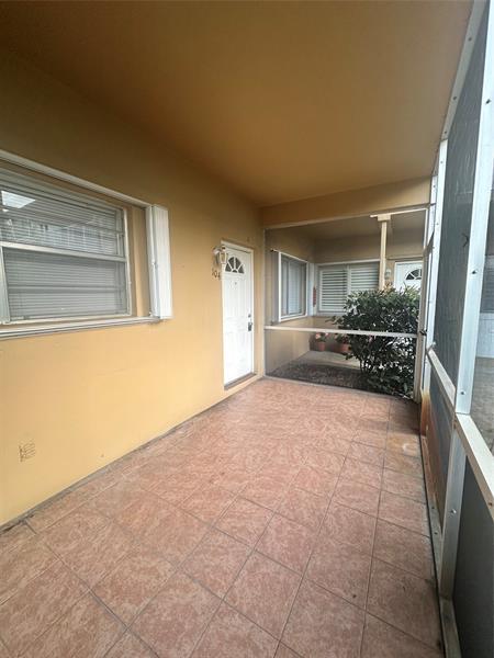 Building Photo - 411 S Crescent Dr