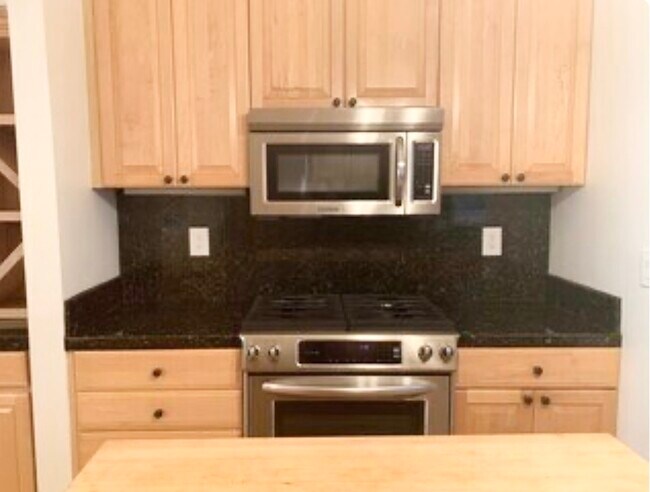 appliances have been updated - 2814 Baker St