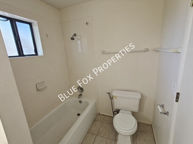 Building Photo - 3318 E Bellevue St