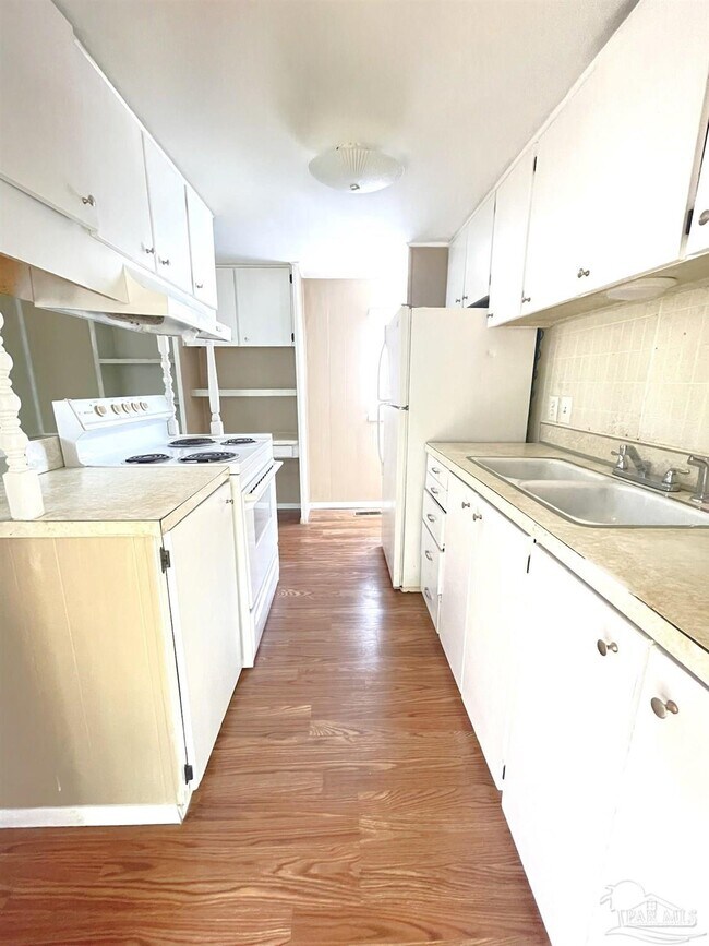 Building Photo - 1826 Bainbridge Ave