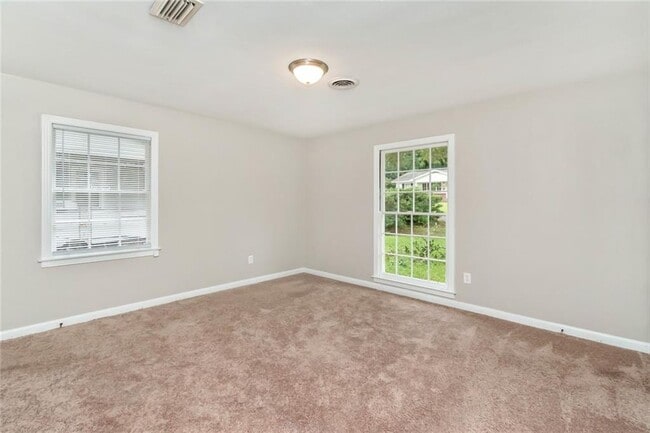 Building Photo - 5416 Hilltop Dr N