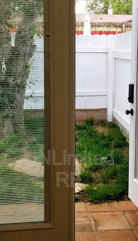 Building Photo - 3565 N Manor Rd