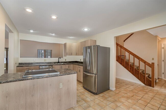 Building Photo - 3301 Thornbrook Ct