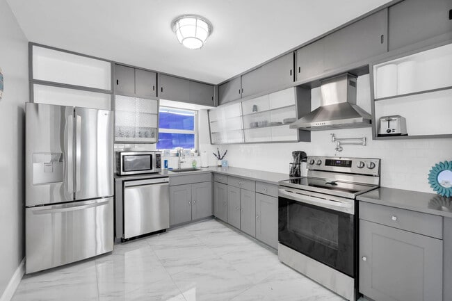 Building Photo - 505 N Ocean Blvd