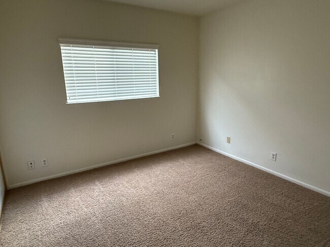 Building Photo - Victorville- Spring Valley Lake, 3 Bedrooms 2 bathrooms, New Paint