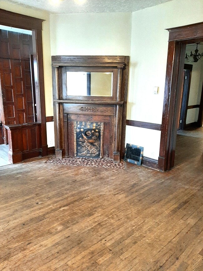 Building Photo - (1614 8th Ave)