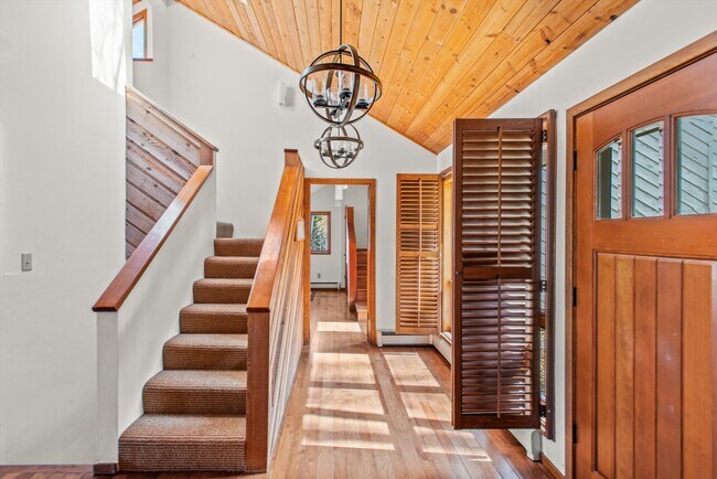 Building Photo - 2055 Faraway Rd