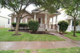 Building Photo - Spacious Home in Plum Creek