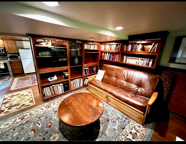 Building Photo - 739 S Alexander Ave