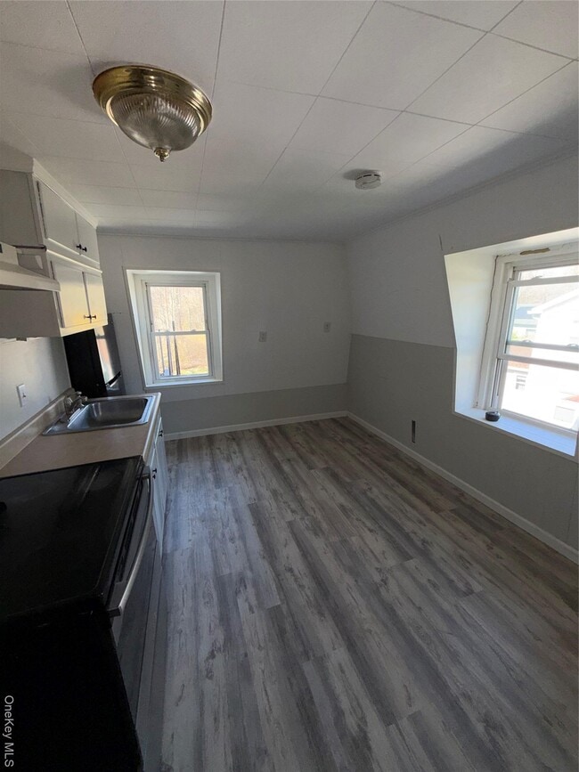 Building Photo - 80 Old Glenham Rd