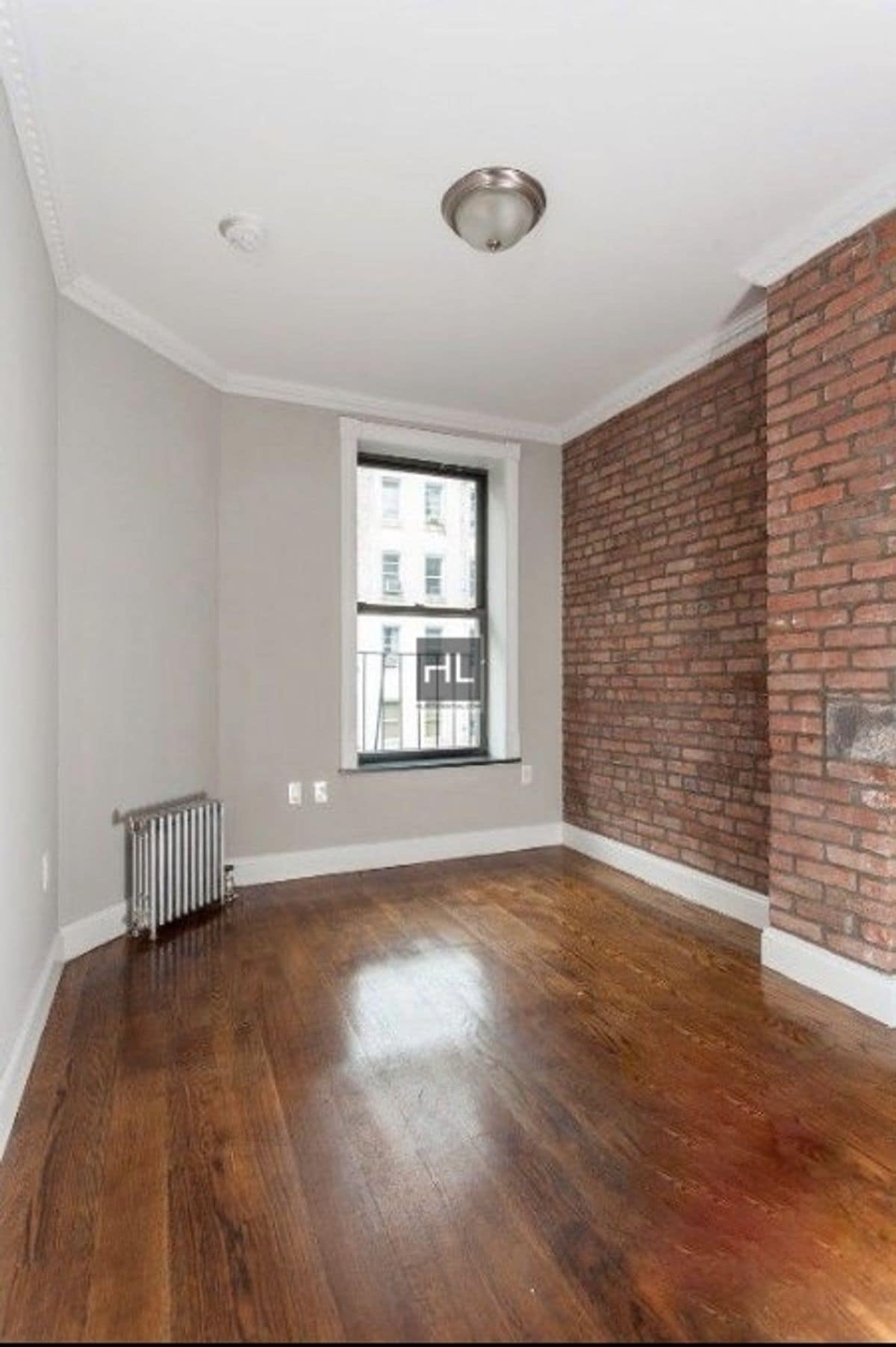 Building Photo - E 9TH ST.