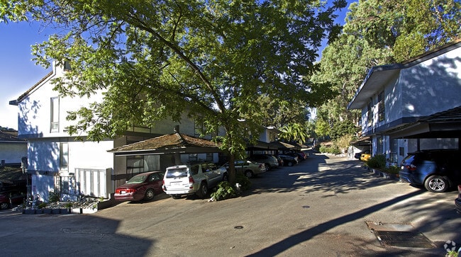 Primary Photo - Ladera Apartments