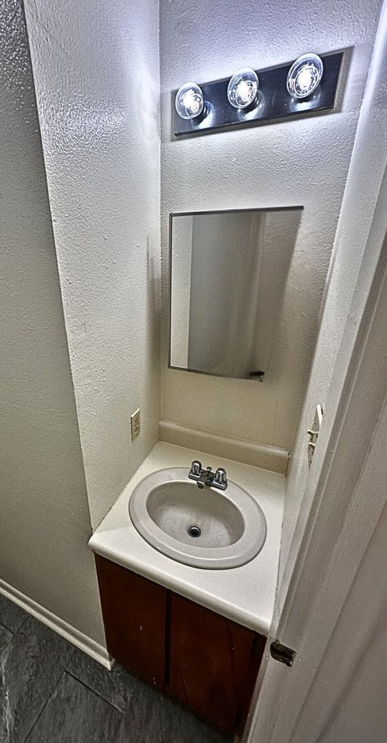 Building Photo - 111 Mallard Dr