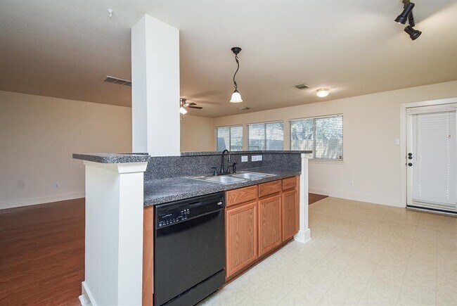 Building Photo - 5726 Silver Oak