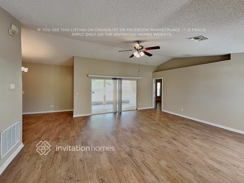 Building Photo - 2211 Lake Pointe Cir