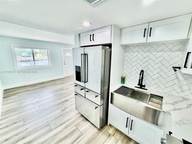 Building Photo - 2415 NW 16th St Rd