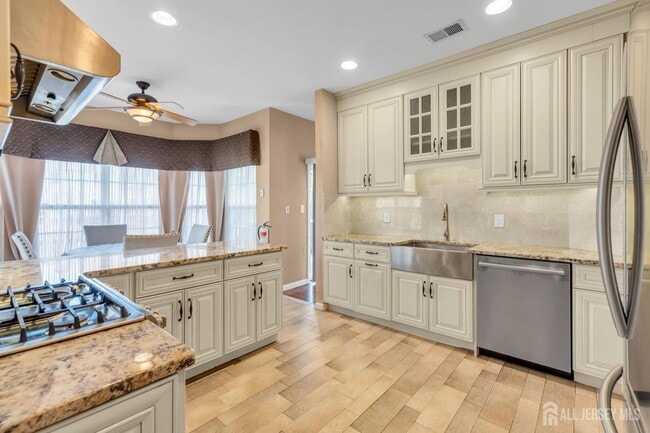 Building Photo - 1 Johnson St