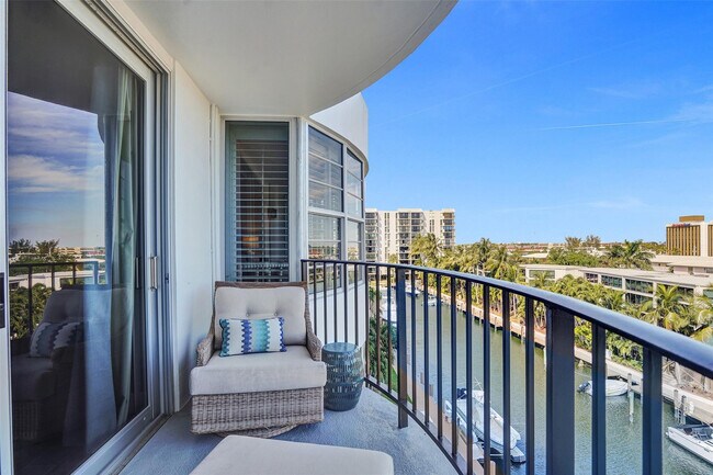 Building Photo - 3051 NE 48th St