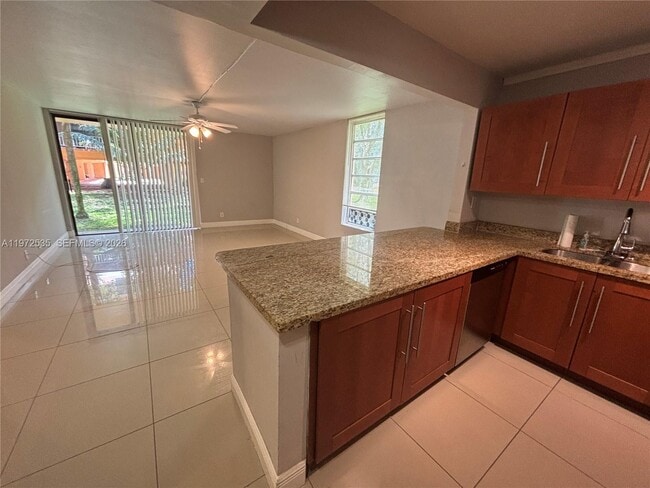 Building Photo - 400 Commodore Dr