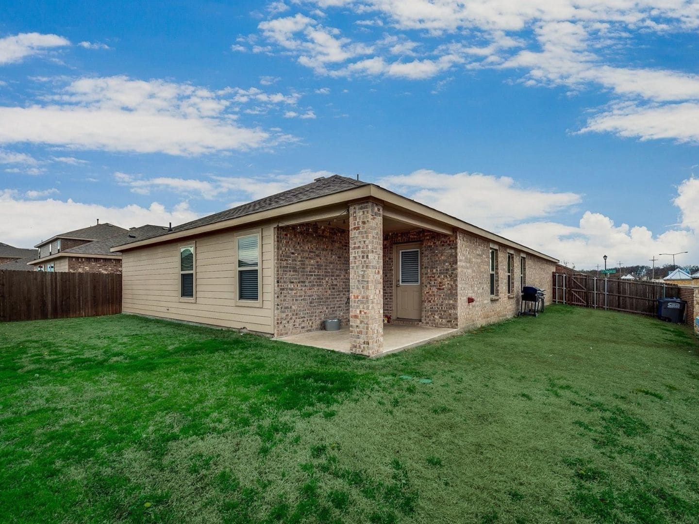 Building Photo - 1407 Pampa Grass Dr