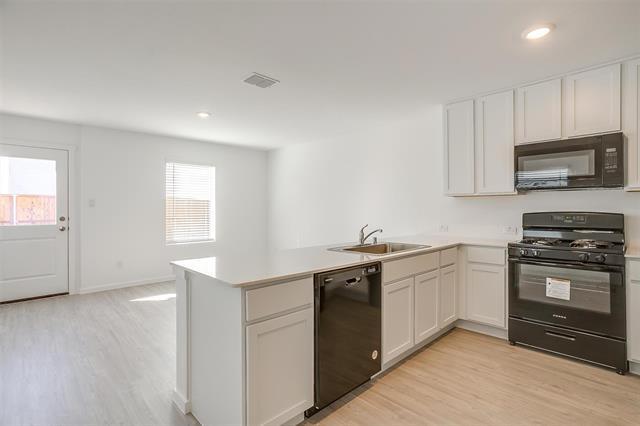 Building Photo - 12144 Thoroughbred Dr