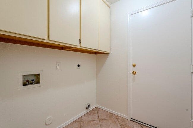 Building Photo - Beautifully Updated 4-Bedroom Home with Easy Access to Loop 101!