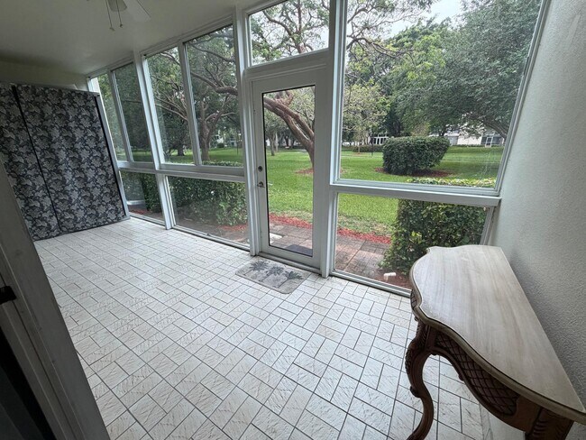 Building Photo - 2402 Antigua Cir