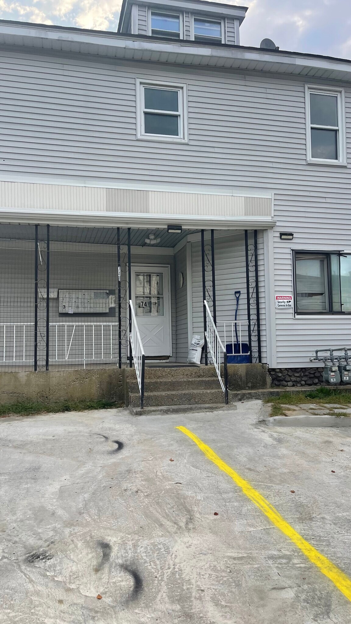 Building Photo - 741 N Montello St