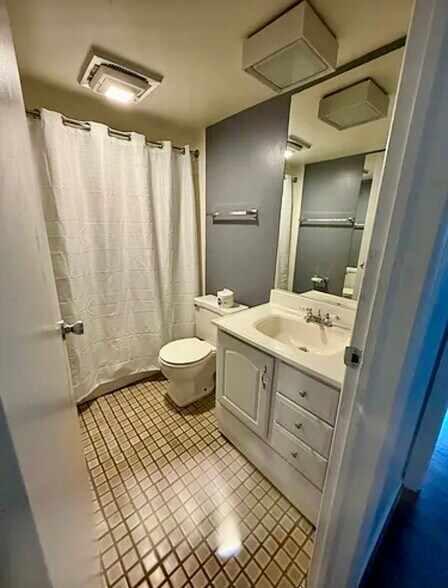 Bathroom - 991 Manor Ln