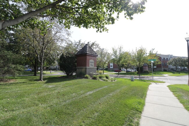 Building Photo - 7860 Old Carriage Ct