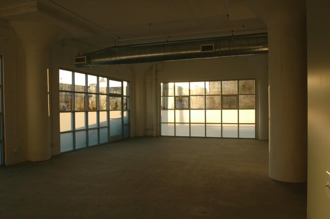 Building Photo - 530 Molino St