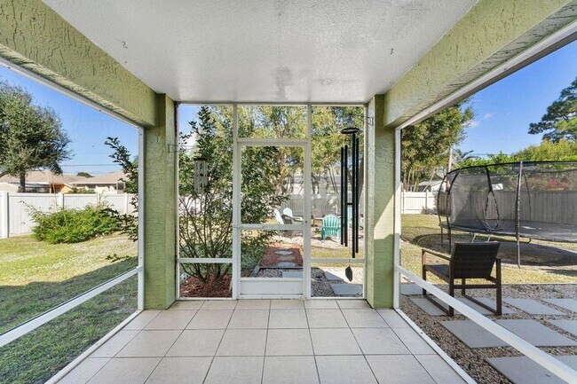 Building Photo - 655 SE Ron Rico Terrace