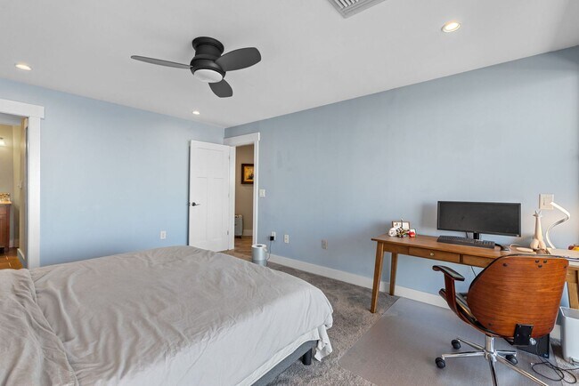 Building Photo - DOWNTOWN AREA