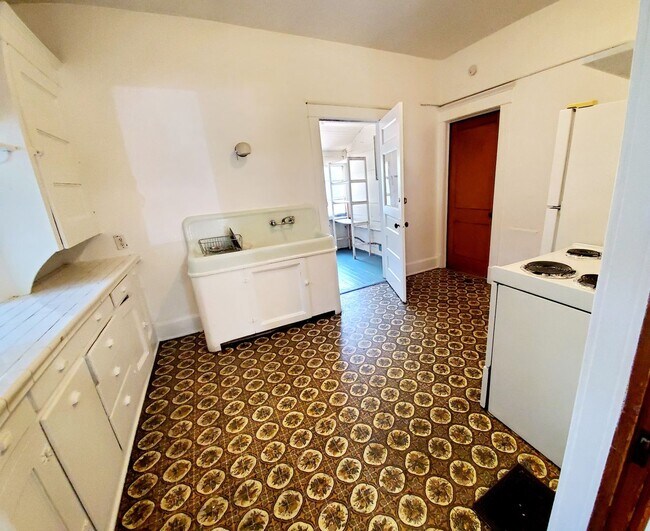 Building Photo - Charming, Spacious Rental in Old Town Fort Collins | Avail. 08/01/2026