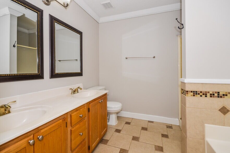 Building Photo - 5020 Amber Way NW