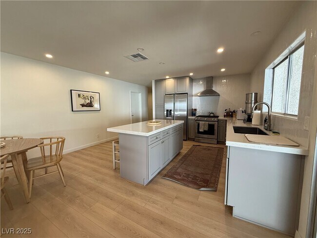 Building Photo - 3611 Rosewood St