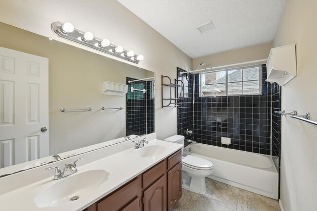 Building Photo - 2521 Timber Ridge Ln