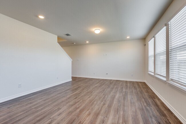 Building Photo - Welcome home to this 3-bedroom 2.5-bath in the desirable Marbella community