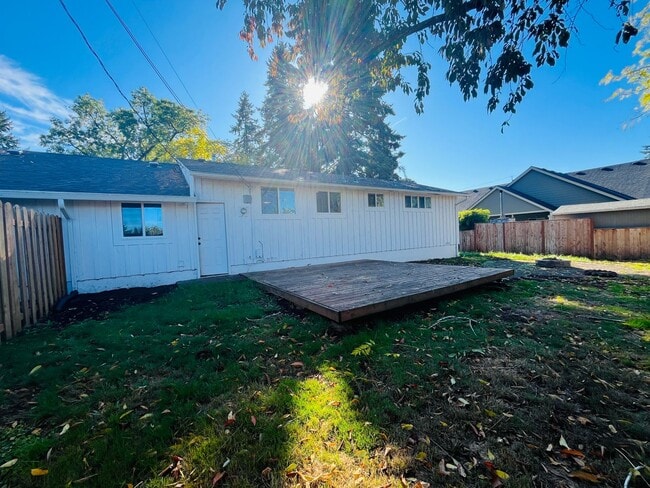 Building Photo - 409-411 Eastfield Dr