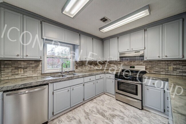 Building Photo - 53 Black Rd NE