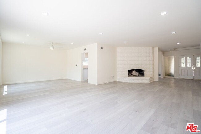 Building Photo - 17440 Fraser Pl